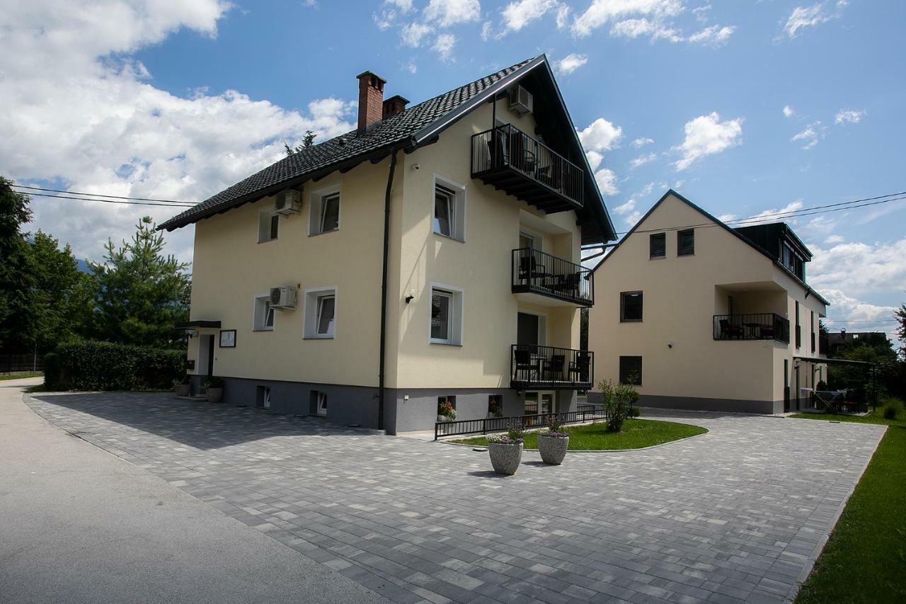 Apartments Razingar 9 Bled Bagian luar foto