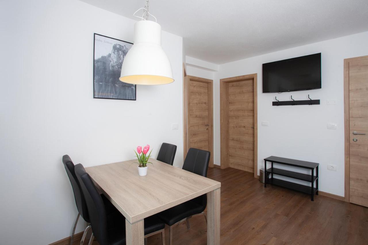 Apartments Razingar 9 Bled Bagian luar foto